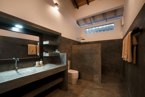 A stylish ensuite bathroom with a spacious open shower.
Featuring polished cement finishes, warm lighting, and a large vanity, all ensuites includes fresh towels, shampoo, conditioner, and all essentials for a comfortable stay.