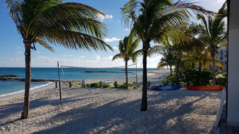 Club Beach + Private Beach
