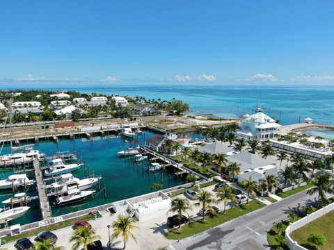 Port, Club House