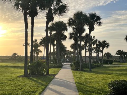 The beautiful path from the condo to the infinity pool.