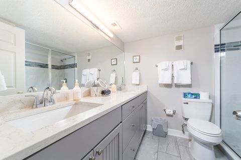 Master bathroom double vanity with lots of cabinets and drawers