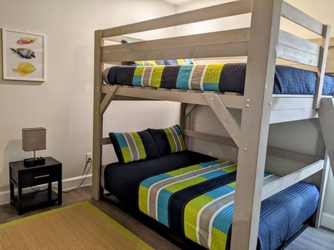 4th bedroom with custom made Queen over Queen bunkbed. Suitable for both adults and kids.