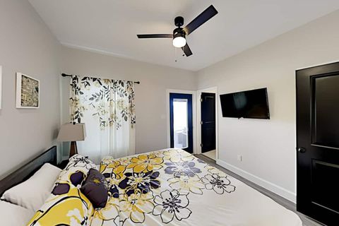 Walk out to private balcony with Laguna views and amazing breeze.
