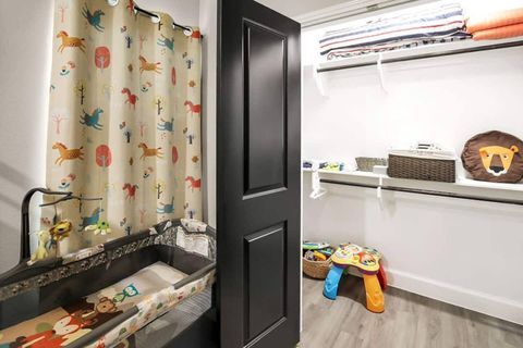 4th bedroom: Plenty of toys to keep the kids entertained.