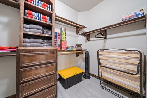 Twin rollaway bed available.