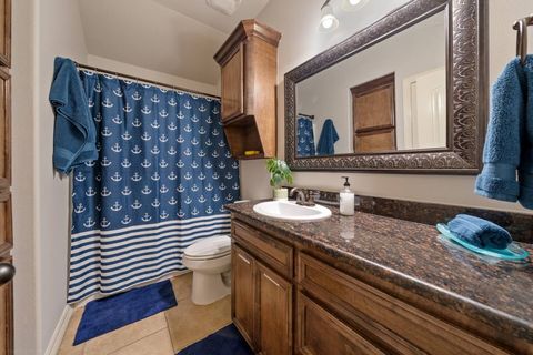 Second bathroom with a bathtub, some fluffy towels, and the perfect space to get ready for your day!