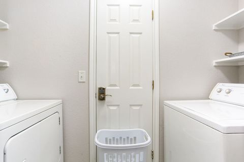 Full-size washer/dryer.
