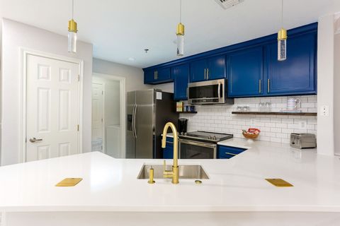 Fully equipment kitchen with basic cookware.
