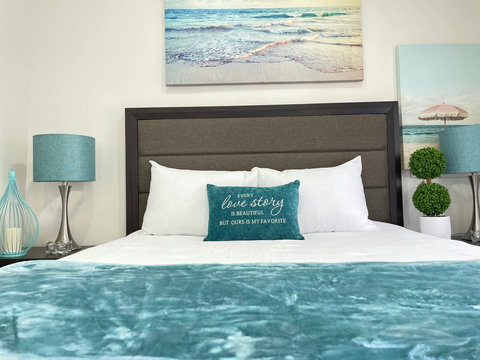 2nd Bedroom Queen bed with Smart TV