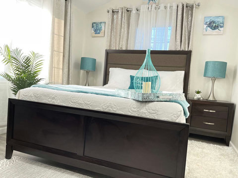 1st Bedroom Queen Bed with Smart tv