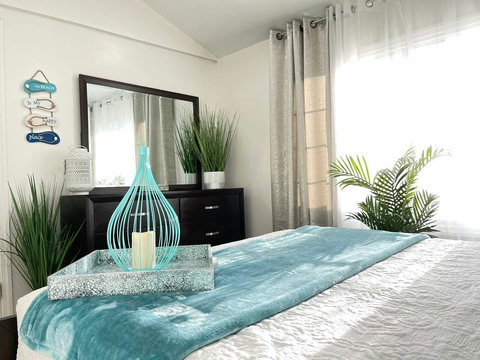 1st Bedroom Queen Bed with Smart tv