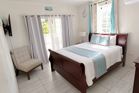 Second Floor Bedroom 8 Queen Bed