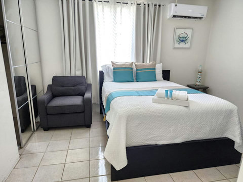 Second Floor Bedroom 10 Queen Bed