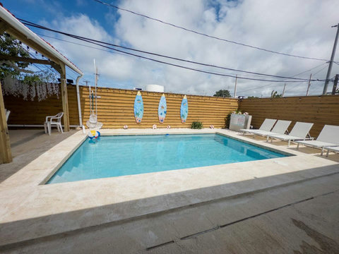 Poolside Dining: Savor meals amidst vibrant decor and refreshing poolside views!