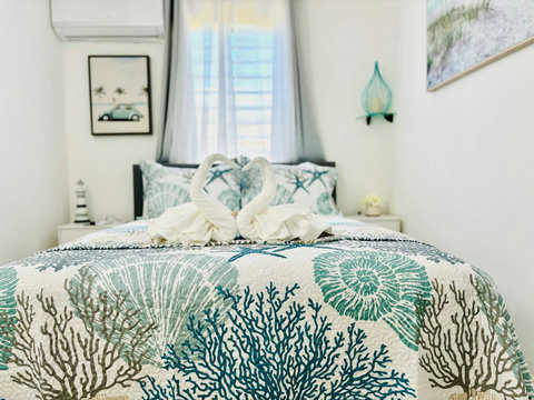 1st Bedroom: Sea-inspired decor, queen bed, and charming touches for a delightful getaway!