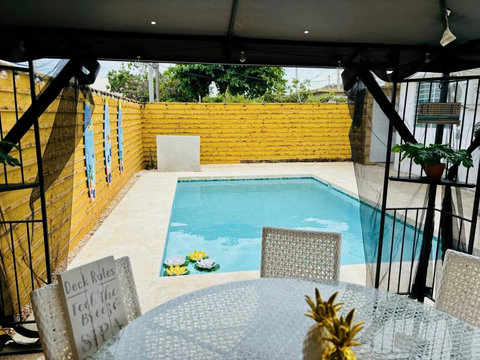 Poolside Dining: Savor meals amidst vibrant decor and refreshing poolside views!