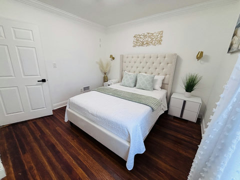 Patchogue 1st Bedroom Queen bed