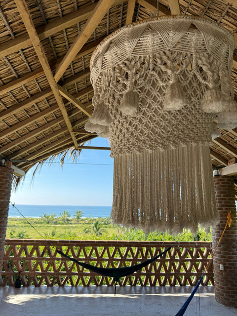 Vista desde el balcón de nuestra palapa principal situada dos pisos arriba de nuestra cocina...por temporadas se pueden ver ballenas y todo el año es un show el atardecer
