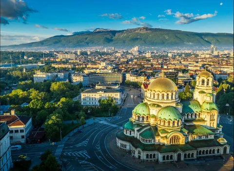Near the apartment is the Alexander Nevsky Cathedral, 1.5 km away.