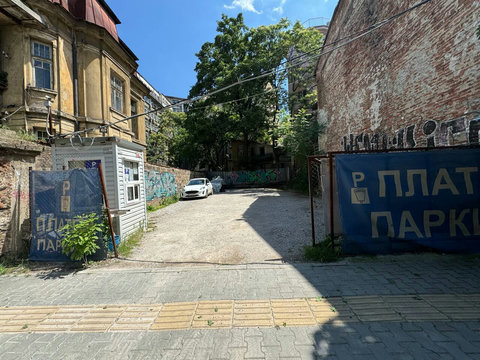 ️ Free parking for the entire stay
Guests have a private parking space included at no extra charge for the entire period of their stay.