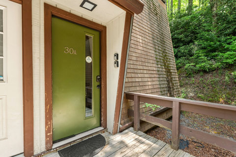 21-web-or-mls-30-creekside-dr-a