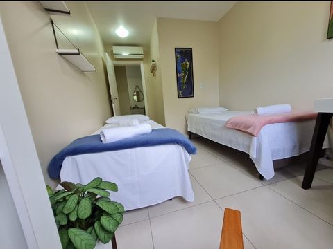 Foto das camas montadas no segundo quarto, para configuração de 2 pessoas solteiras. Podemos juntar as duas camas virando Queen.
Colchoes de molas ensacadas Herval Master Suíte (excelente qualidade )