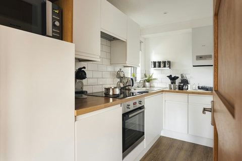 Well equipped kitchen with dishwasher, microwave, washing machine and coffee maker