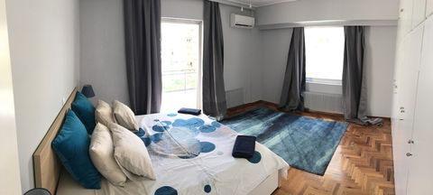 King Bedroom with patio view and AC