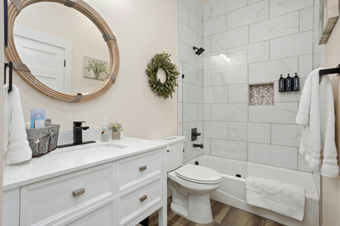 Modern bath with quartz vanity, glass shower, matte black fixtures