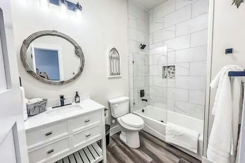 Enjoy the luxury of plush white towels, complimentary shampoo, and body wash.