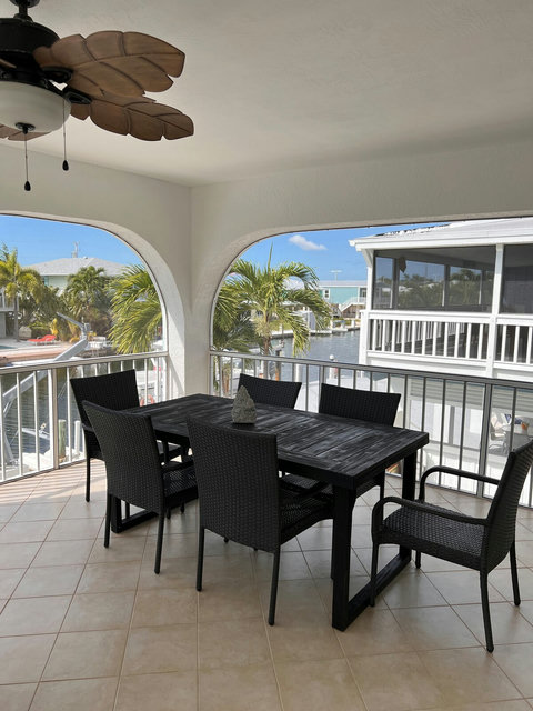 Lanai dining for 6