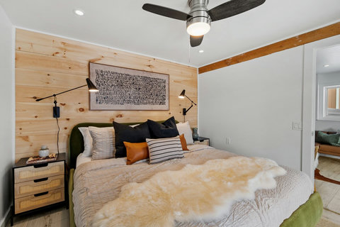 King bed. 