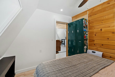 First floor bedroom. 