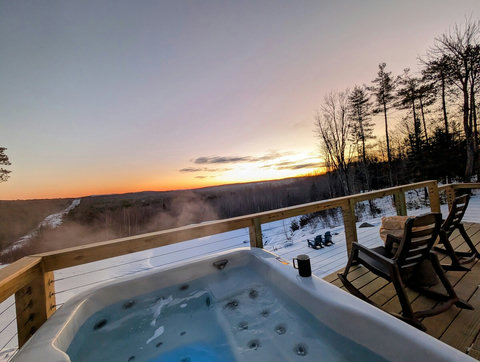 2 person hot tub, Morning Sunrise. New Deck. 
