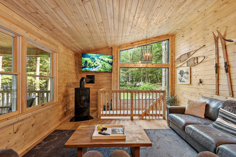 Living room with gas fireplace, AC and view of the lake. 