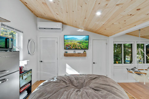 Smart TV and quick wifi with starlink. 