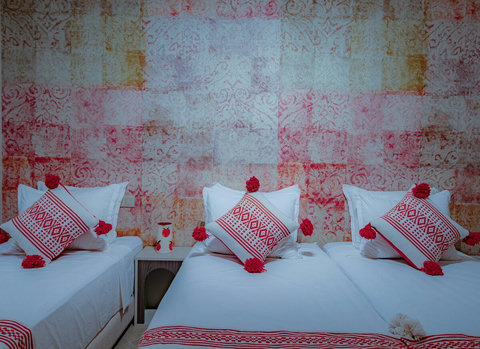 Three single beds / Trois lits simples