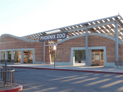 Close to Phoenix Zoo for easy family-friendly adventures