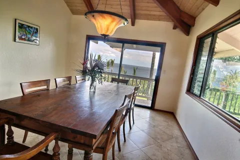 dining room sits 10