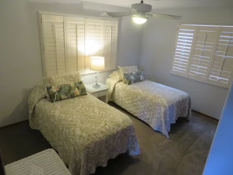 twin bedroom on same side as queen bedroom