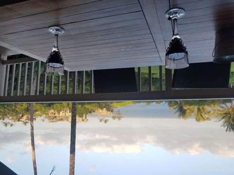 table for 8 on upstairs lanai