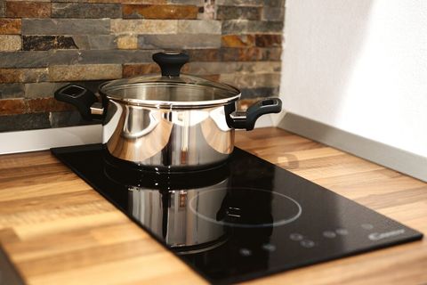 Induction hob - cause nobody wants to burn their fingers while on holiday