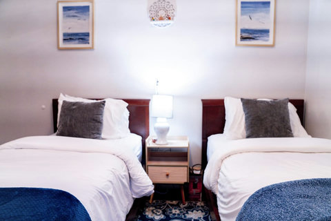 A quiet and homey guest bedroom