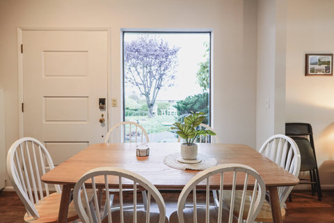 Stylish dining space 