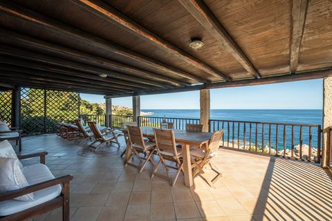 Veranda 70m²: Table 12px, deck chairs, loungers