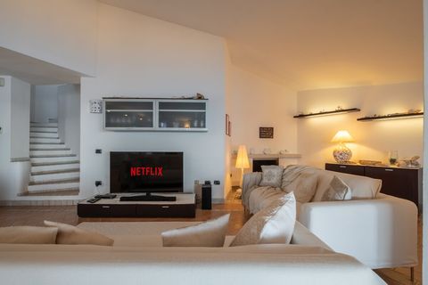 Living Room: Smart TV (Netflix, Disney+)