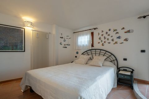 Master Suite - King size bed 220x200, balcony, a/c