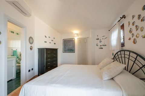 Master Suite - King size bed 220x200, balcony, a/c