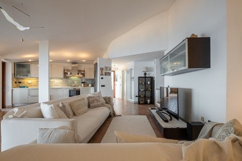 Living Room: Smart TV (Netflix, Disney+)