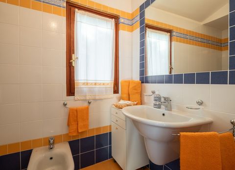 Junior Suite non-room bathroom